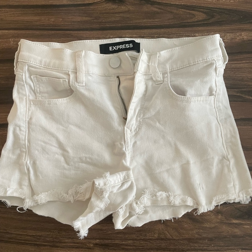 Express mid-rise white denim shorts womens size 2